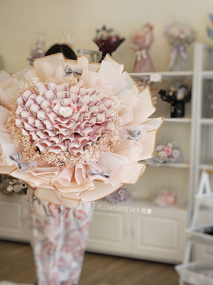 【 66 Plus 】鈔票山茶花