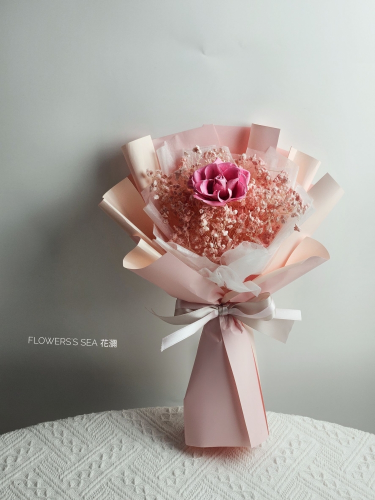 不凋玫瑰＆滿天星花束