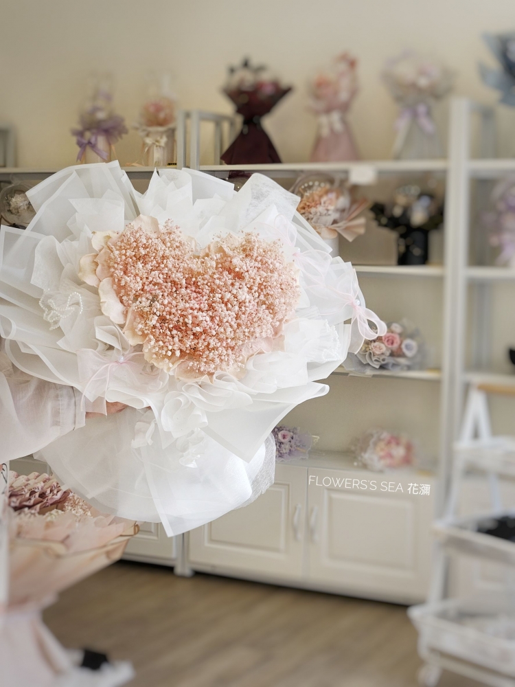 【 不凋滿天星 】愛心花束