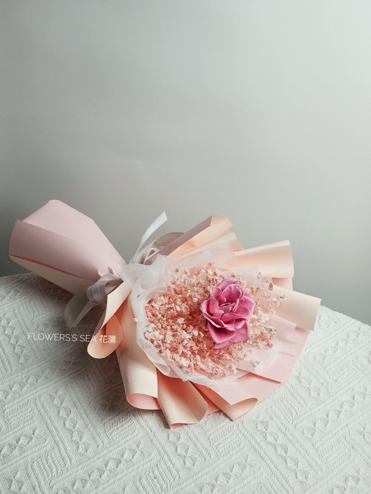 不凋玫瑰＆滿天星花束