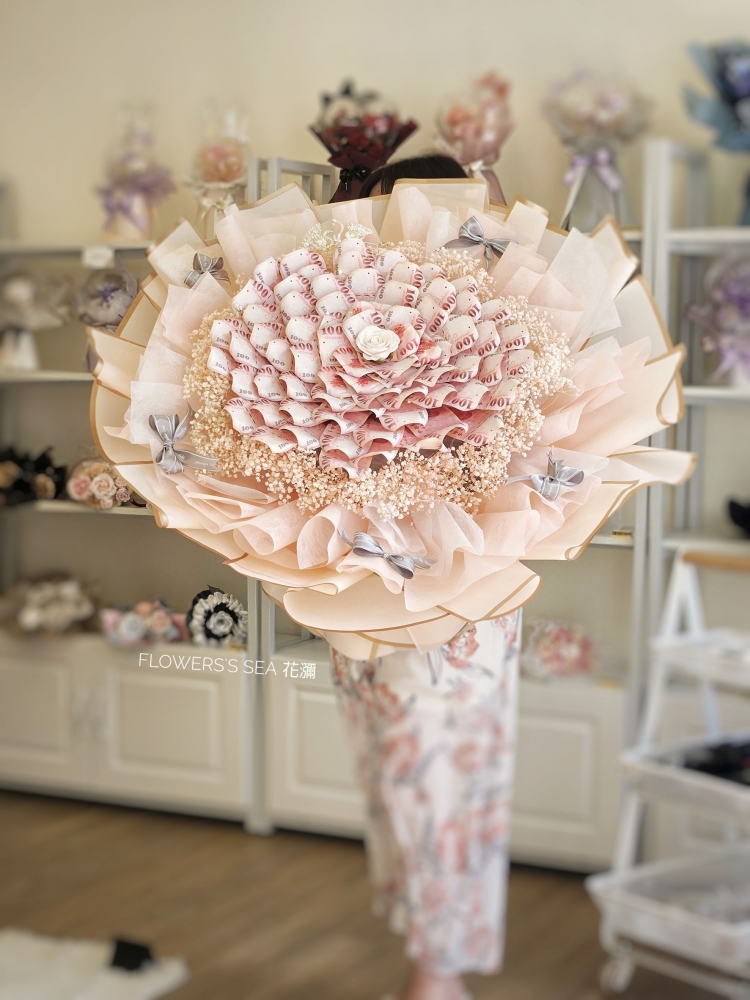 【 66 Plus 】鈔票山茶花