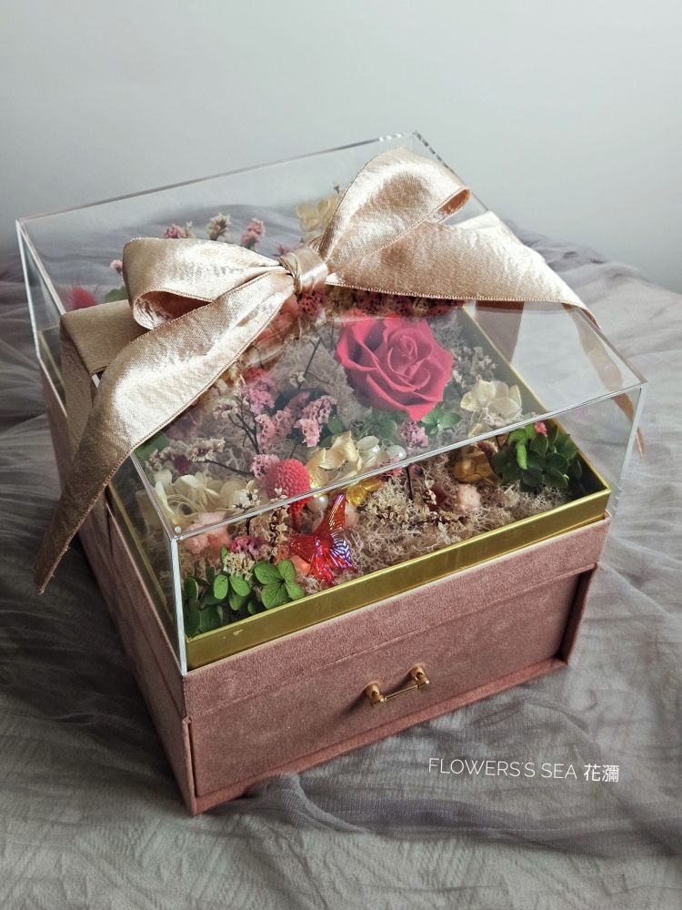 【 驚喜禮盒 】壓克力永生花盒.